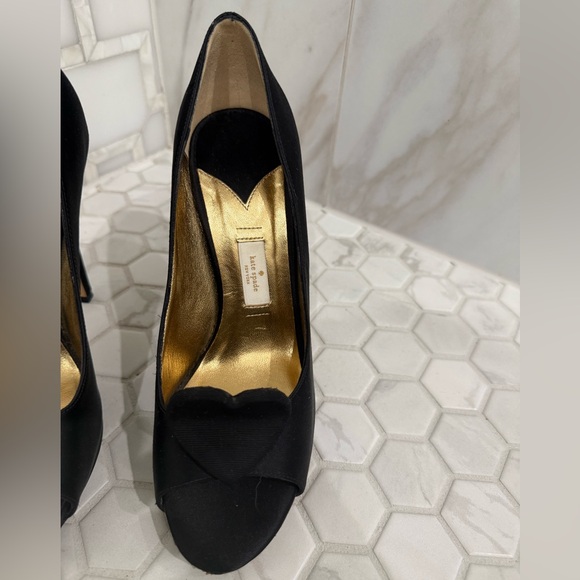 Kate Spade Collana Black Satin Peep-Toe Heels with heart detail. Size 9.5 B - Picture 6 of 12